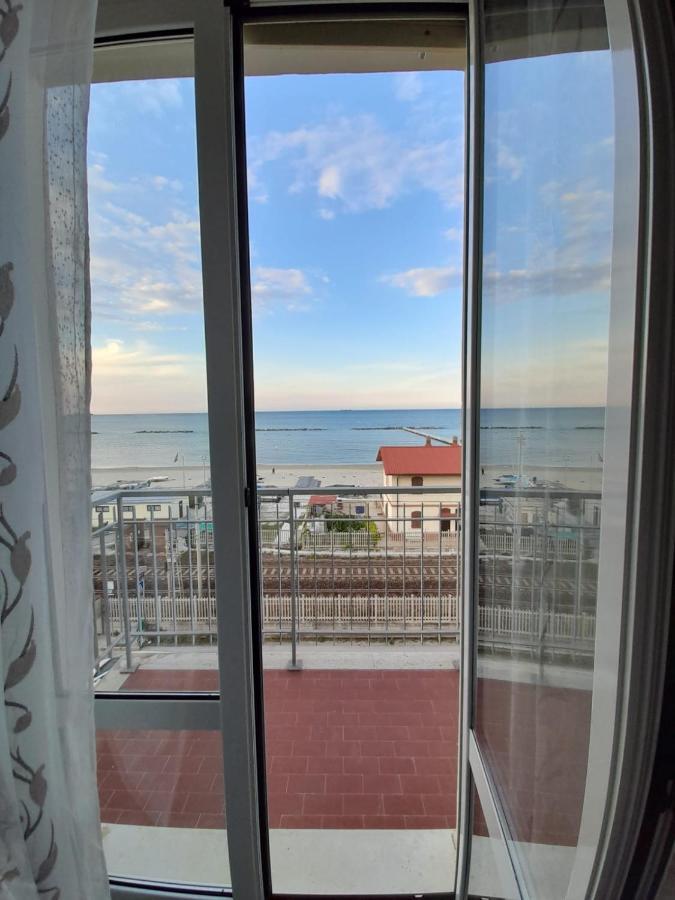 Appartamento Fronte Mare Falconara Marittima Exterior foto