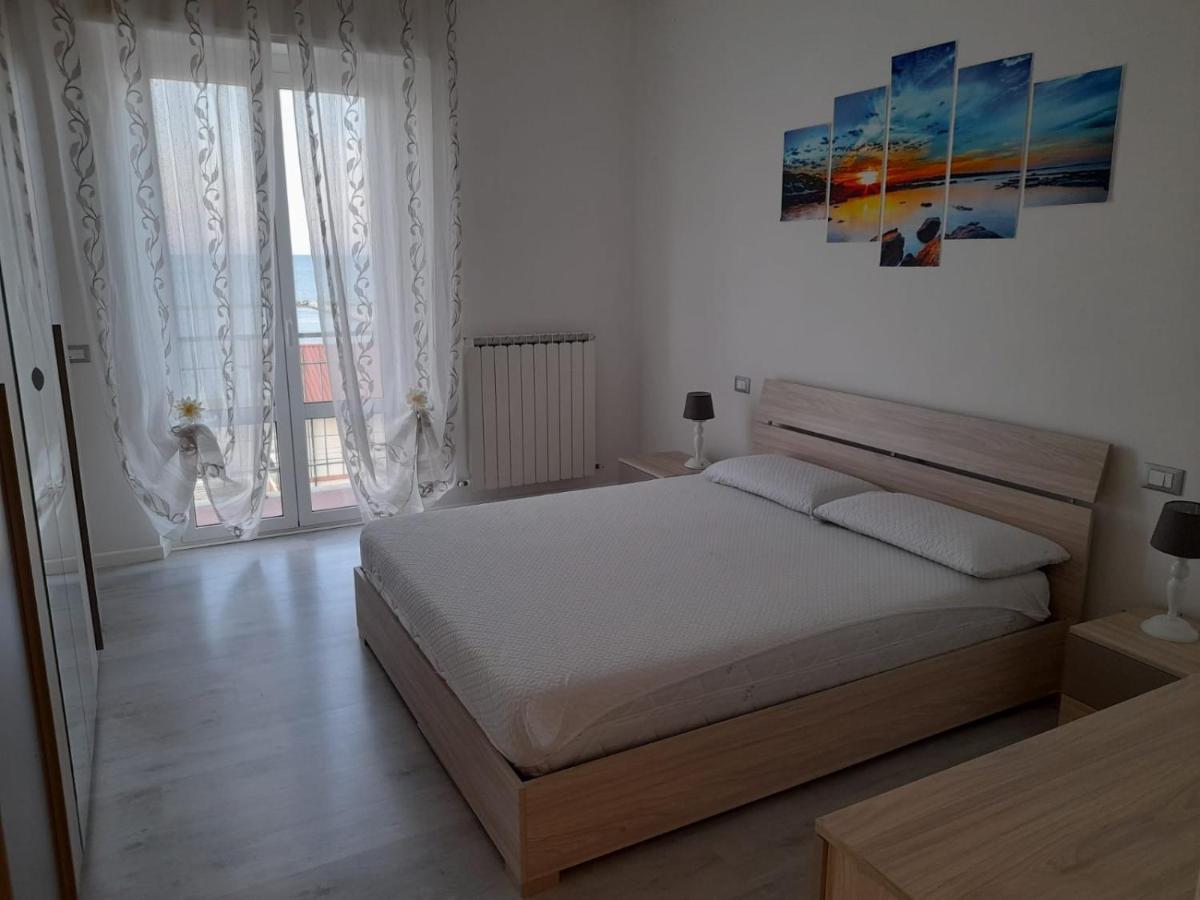 Appartamento Fronte Mare Falconara Marittima Exterior foto